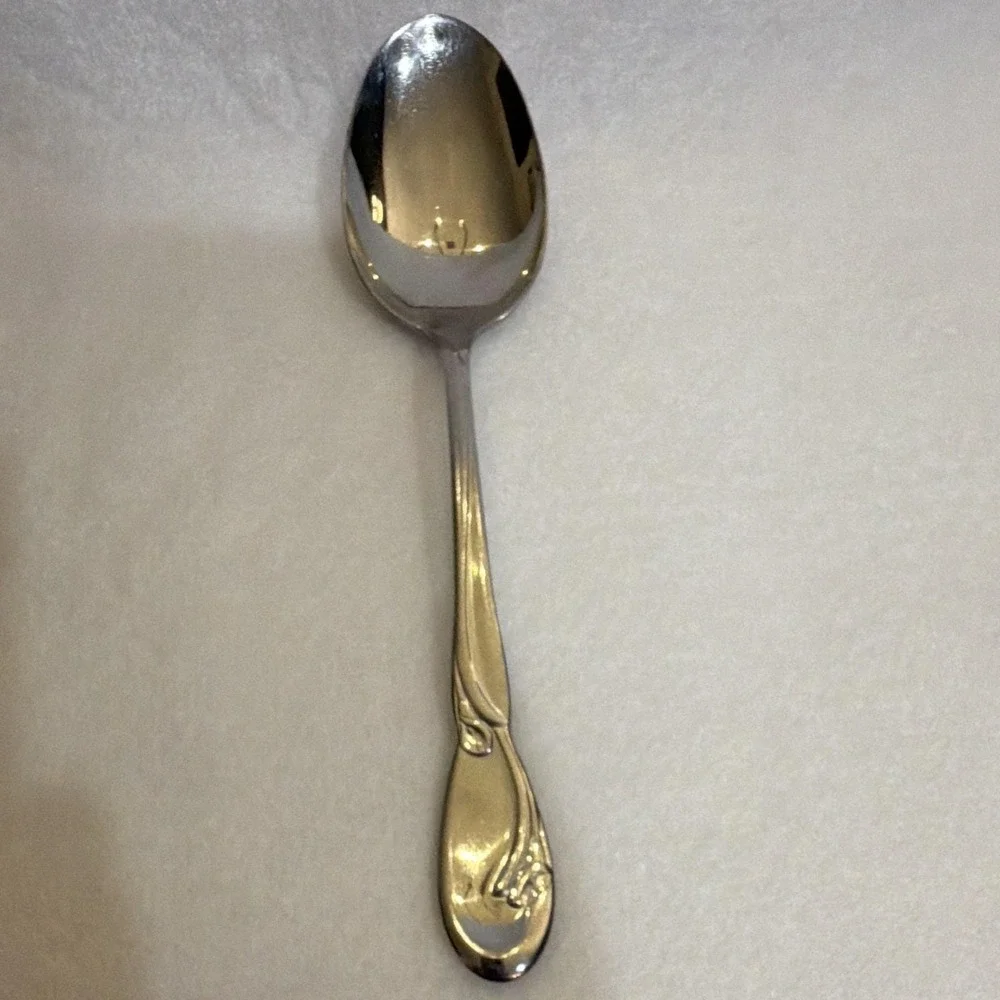 Oneida Deluxe Stainless Steel Teaspoon Floral Handle Glossy Silver 6 in